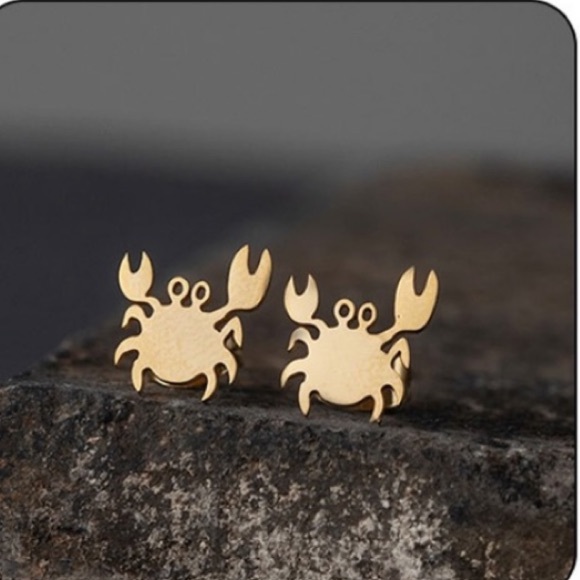 STAINLESS STEEL ♡ GOLD Little Crab Stud Earrings - Picture 2 of 6